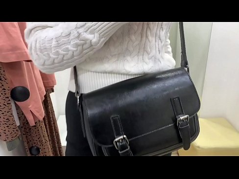 ❤️ Noore ämma FeralBerry avalik masturbeerimine dildoga riietusruumis ️❌ Anaal video at us
