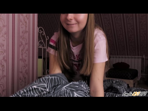 ❤️ Blondie imeb oma BFF-i sügavalt ja saab sperma suhu ️❌ Anaal video at us